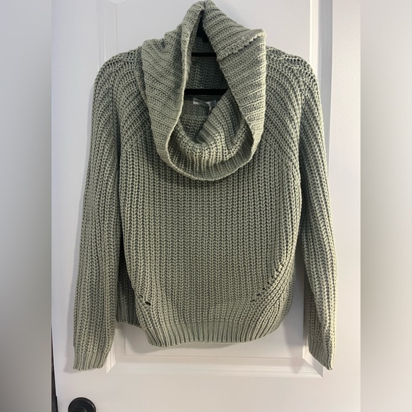 🥳NWT: Green Turtle Neck Sweater - Picture 1 of 5